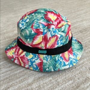 NWT Official Crown Of Laurel Bucket Hats Hawaiian Floral Beach Tropical Size S/M